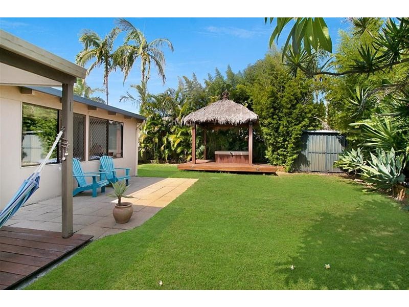 82 Twenty Fifth Avenue, Palm Beach QLD 4221