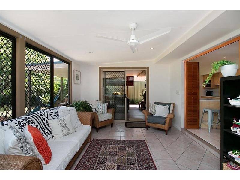 82 Twenty Fifth Avenue, Palm Beach QLD 4221