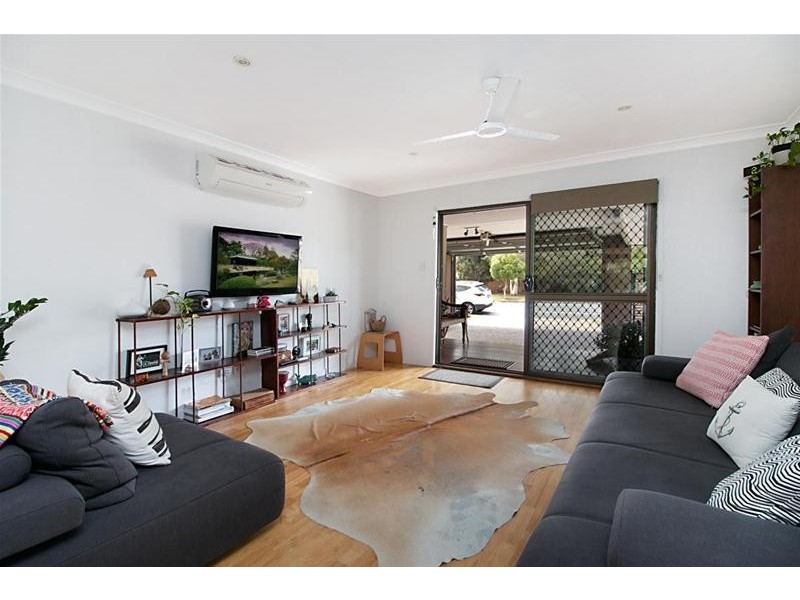 82 Twenty Fifth Avenue, Palm Beach QLD 4221