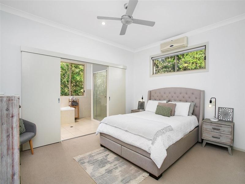 27 Calcita Avenue, Elanora QLD 4221