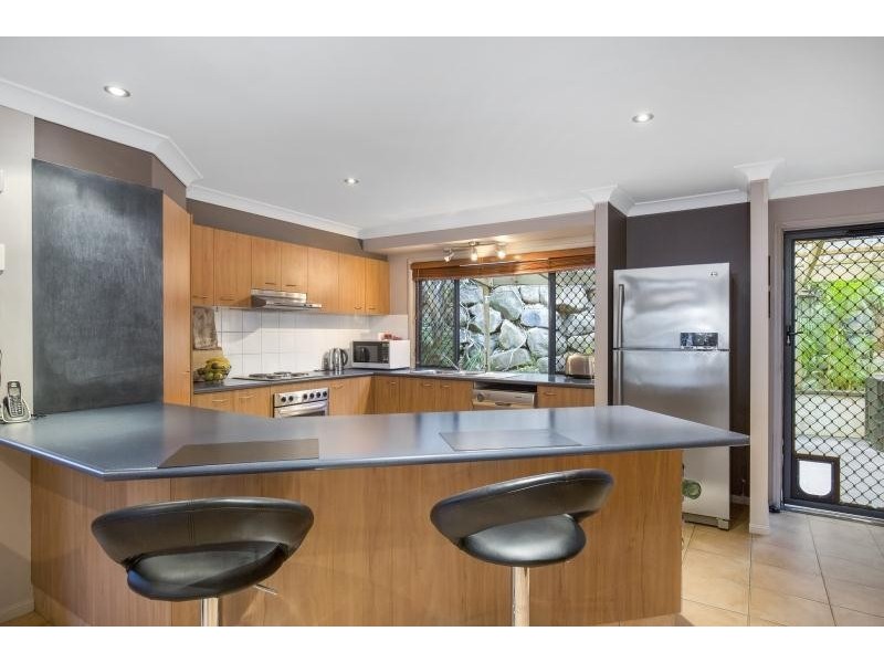 8/2 Karri Court, Burleigh Heads QLD 4220