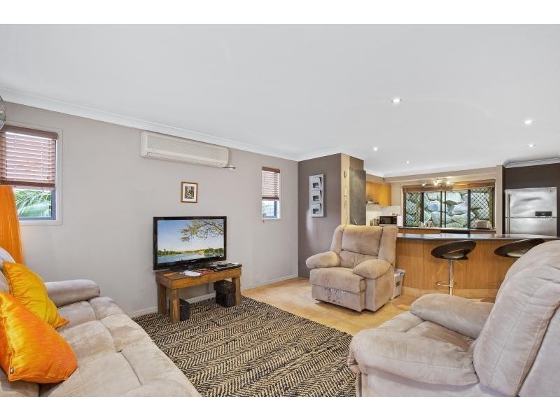 8/2 Karri Court, Burleigh Heads QLD 4220