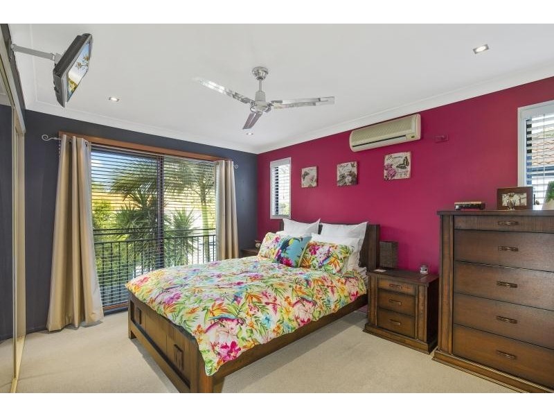 8/2 Karri Court, Burleigh Heads QLD 4220