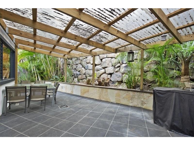 8/2 Karri Court, Burleigh Heads QLD 4220