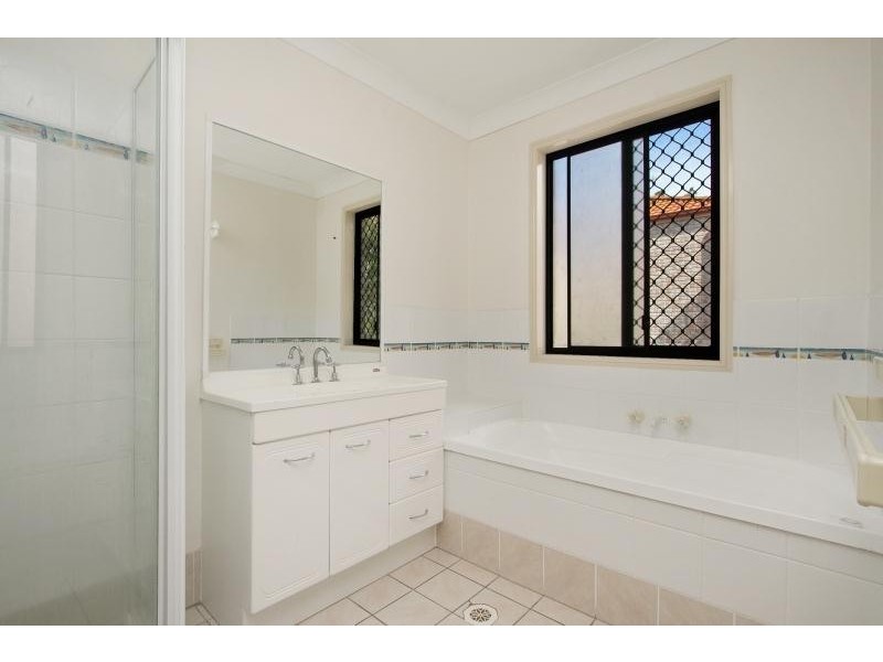 39 Hibertia Avenue, Elanora QLD 4221