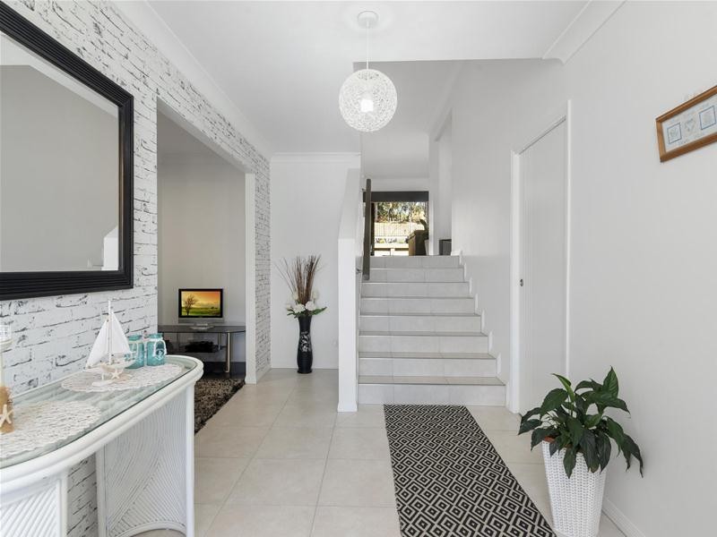 8 Hidden Cove, Tallebudgera QLD 4228