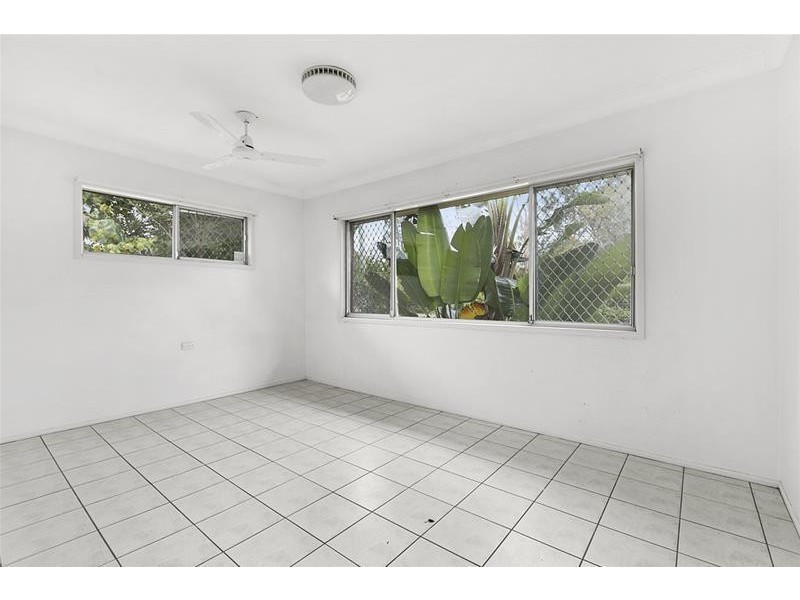 17 Cairns Avenue, Palm Beach QLD 4221