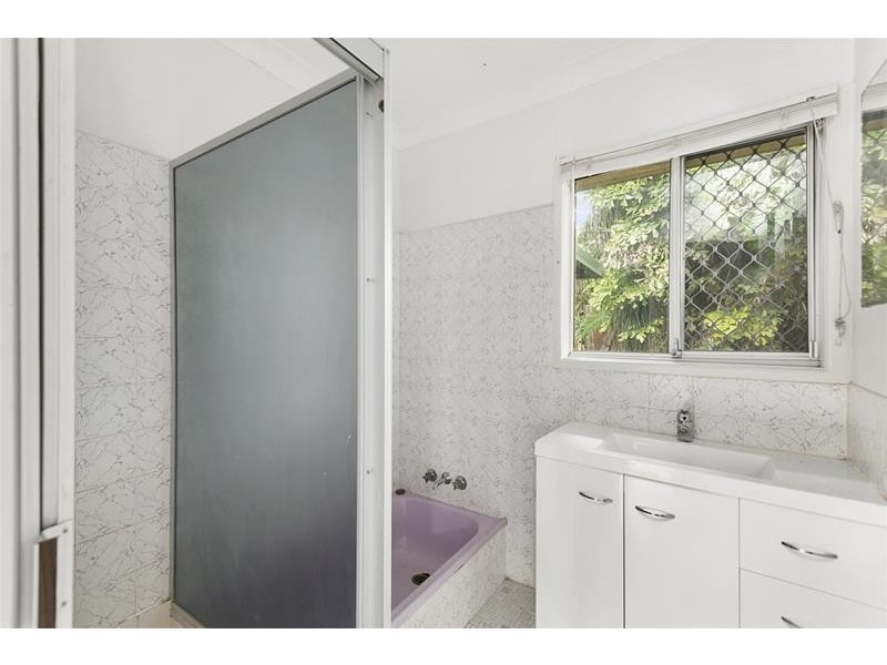 17 Cairns Avenue, Palm Beach QLD 4221