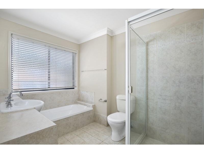 6 Tarrabool Drive, Elanora QLD 4221