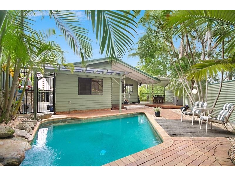 8 Flaminia Street, Currumbin Waters QLD 4223