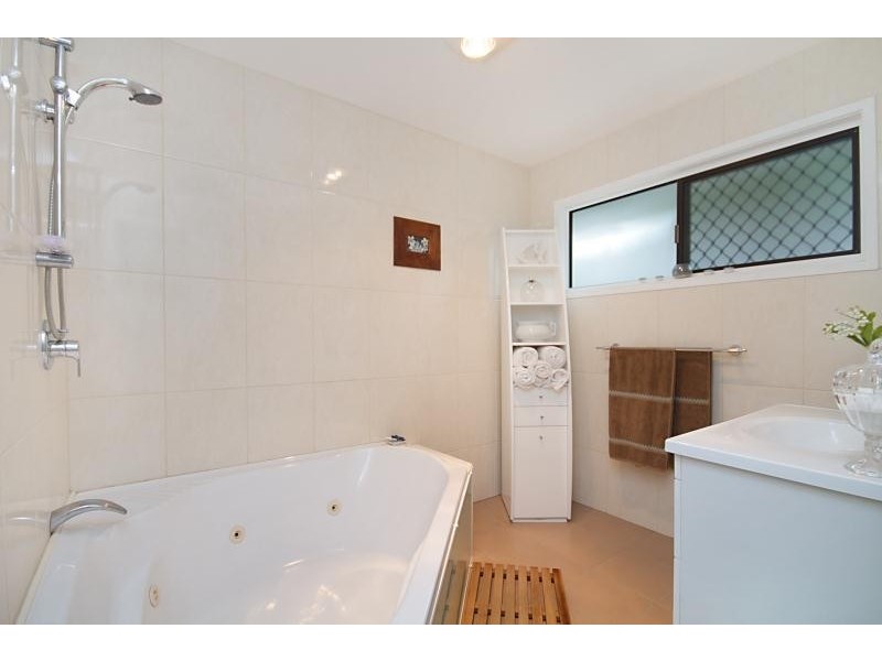 8 Flaminia Street, Currumbin Waters QLD 4223