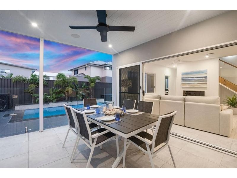 2/17 Allawah Avenue, Palm Beach QLD 4221