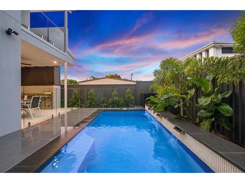 2/17 Allawah Avenue, Palm Beach QLD 4221