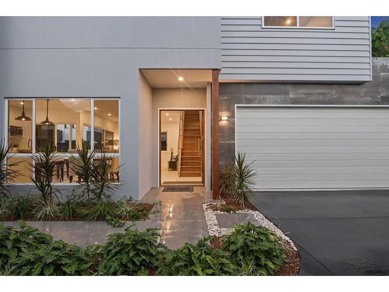 2/17 Allawah Avenue, Palm Beach QLD 4221