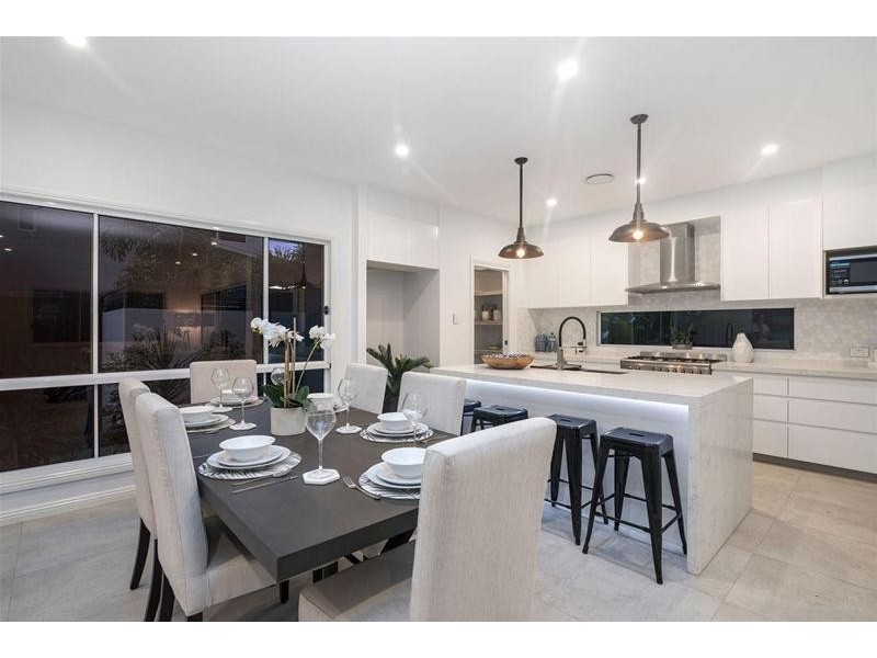 2/17 Allawah Avenue, Palm Beach QLD 4221