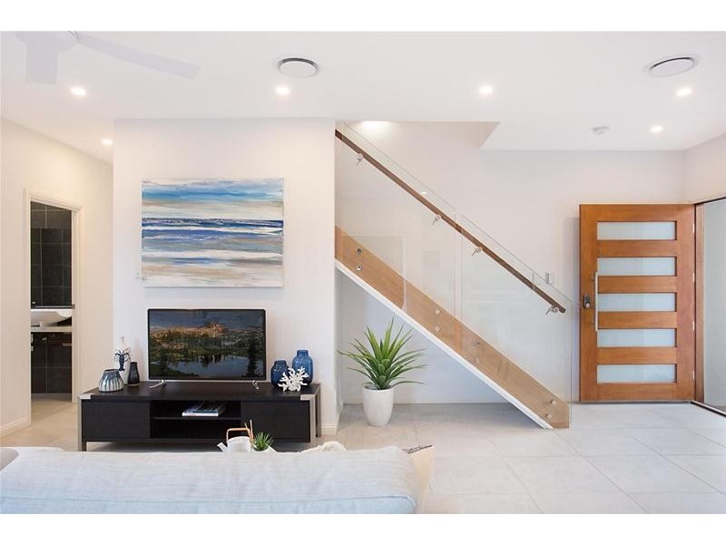 2/17 Allawah Avenue, Palm Beach QLD 4221