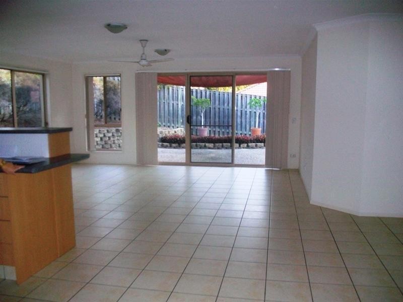 1 Mulgrave Crescent, Varsity Lakes QLD 4227