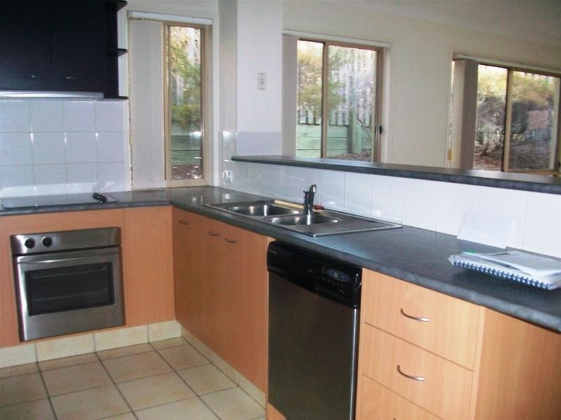 1 Mulgrave Crescent, Varsity Lakes QLD 4227