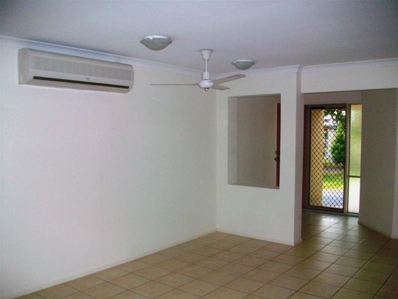 1 Mulgrave Crescent, Varsity Lakes QLD 4227