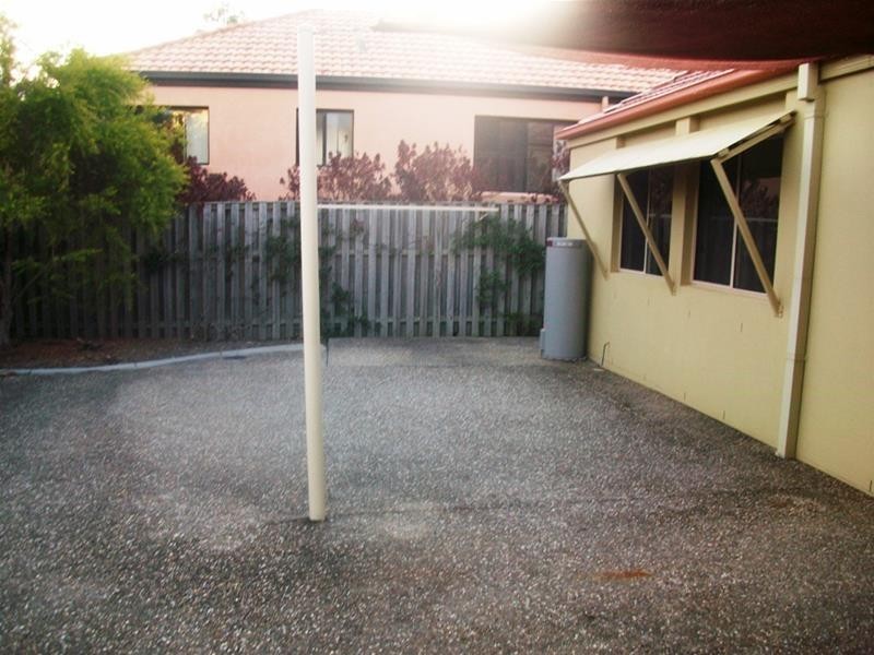 1 Mulgrave Crescent, Varsity Lakes QLD 4227