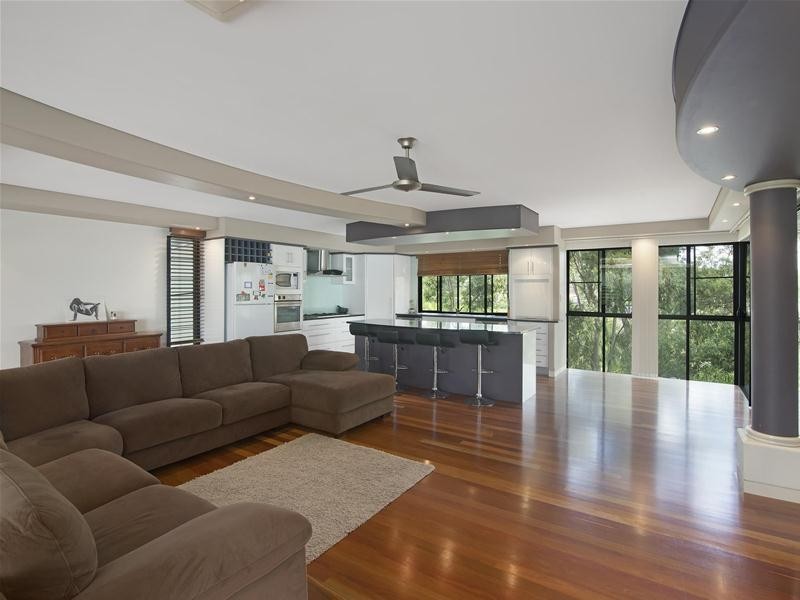 17 Kaffia Court, Elanora QLD 4221