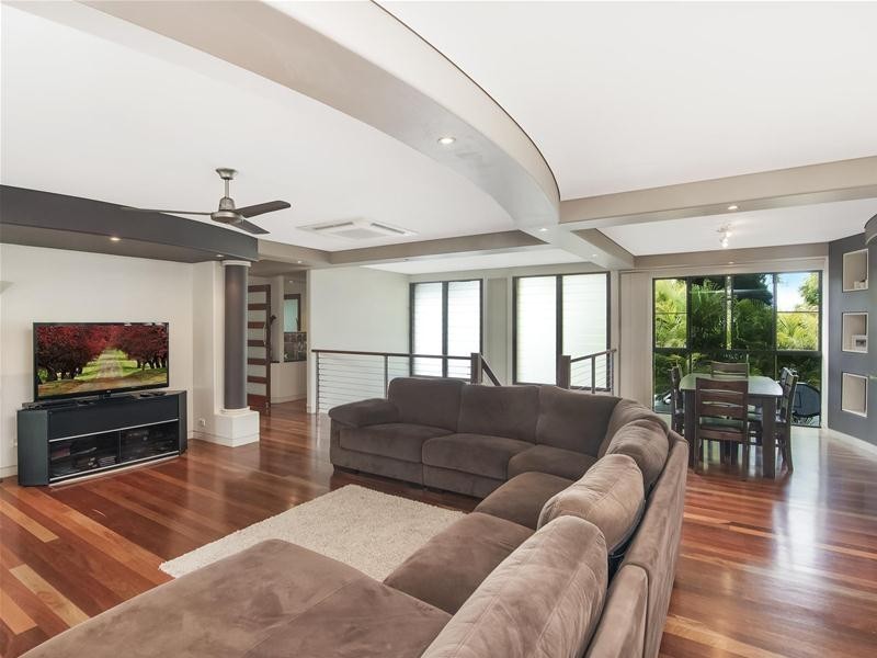 17 Kaffia Court, Elanora QLD 4221