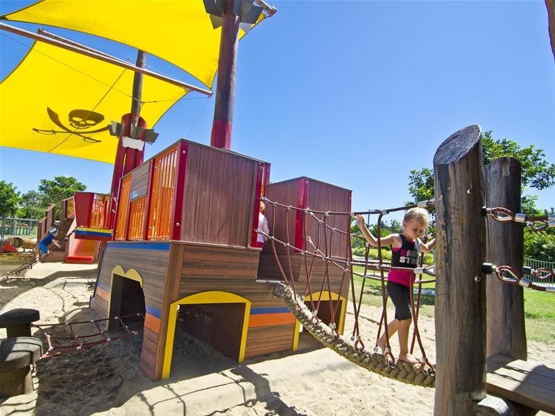 17 Kaffia Court, Elanora QLD 4221