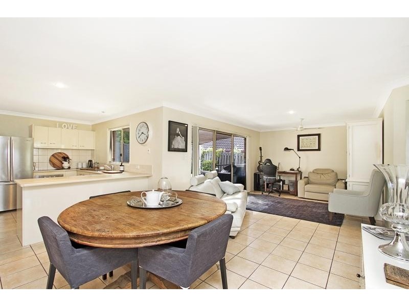 72 Silver Glade Drive, Elanora QLD 4221