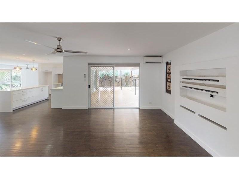 8 Kalamunda Close, Elanora QLD 4221