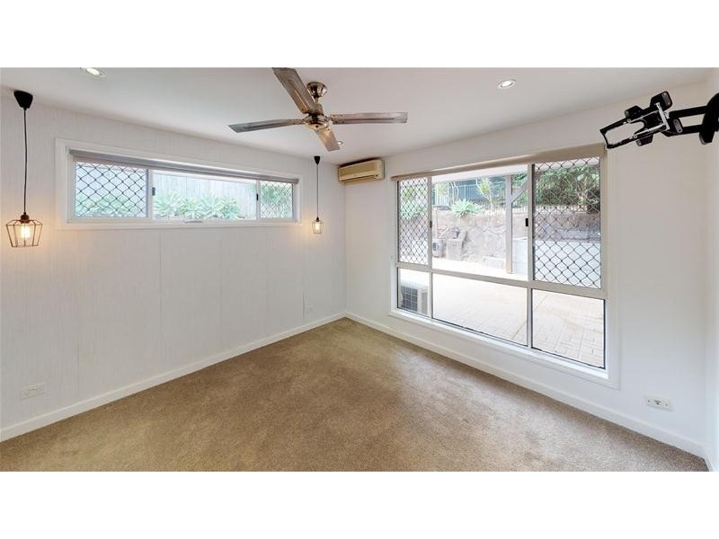 8 Kalamunda Close, Elanora QLD 4221