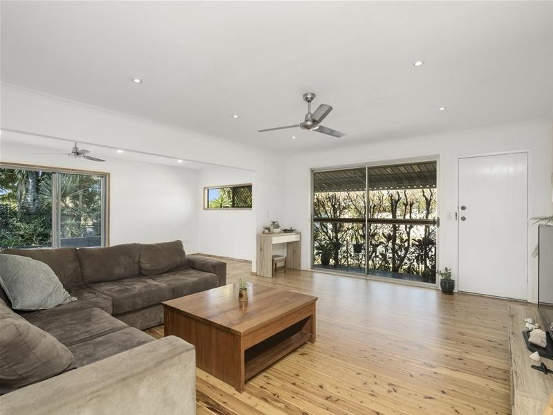 13 Merauke Avenue, Palm Beach QLD 4221