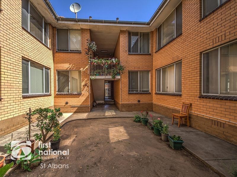 5/18 Marsden Cresent, St Albans VIC 3021