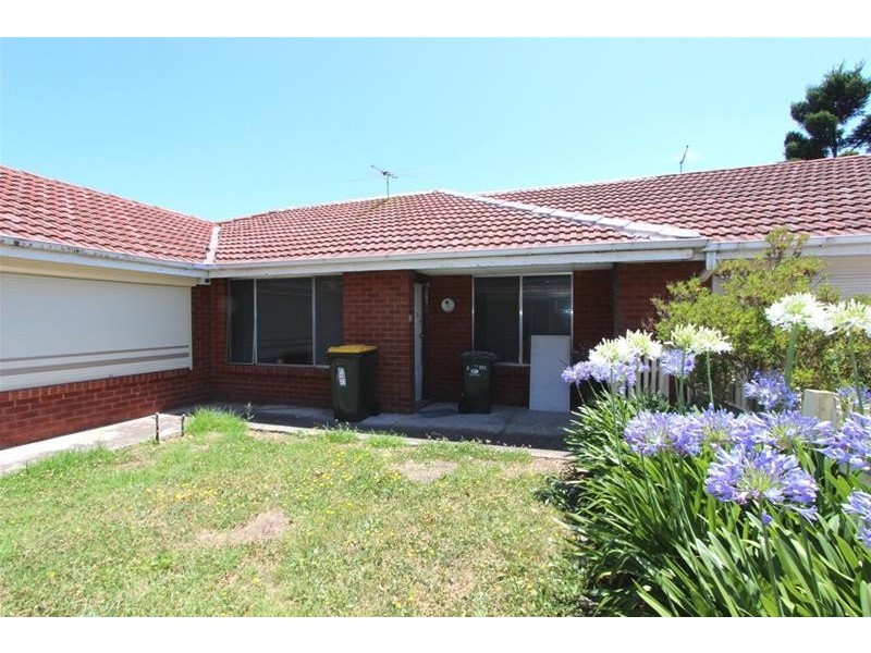 2/221 Main Road East, St Albans VIC 3021