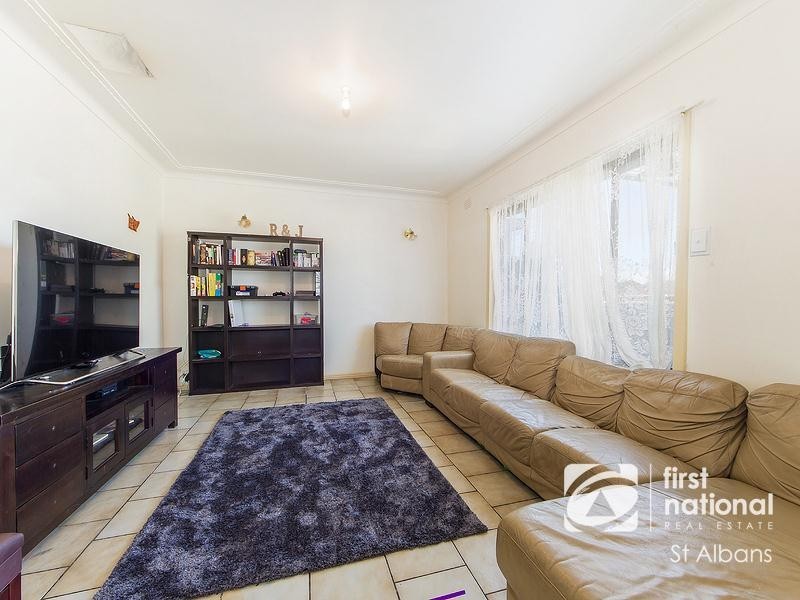 1  Manfred Avenue, St Albans VIC 3021