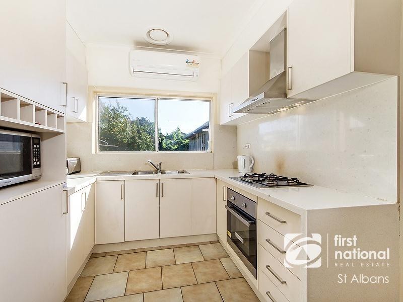 1  Manfred Avenue, St Albans VIC 3021