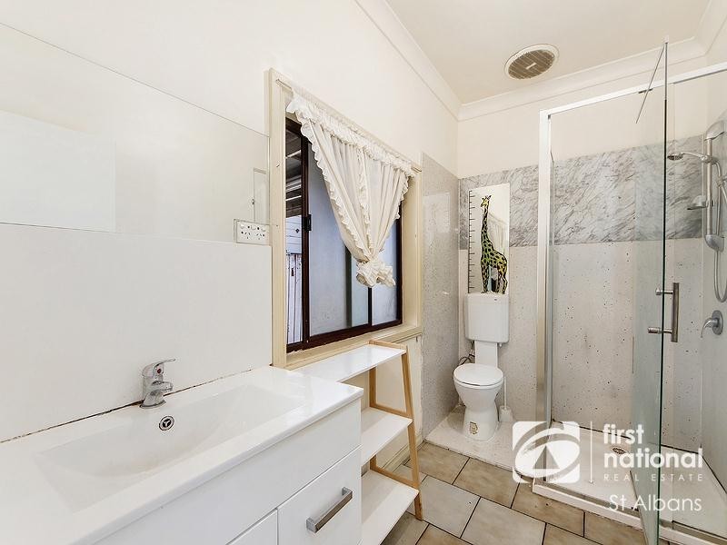 1  Manfred Avenue, St Albans VIC 3021