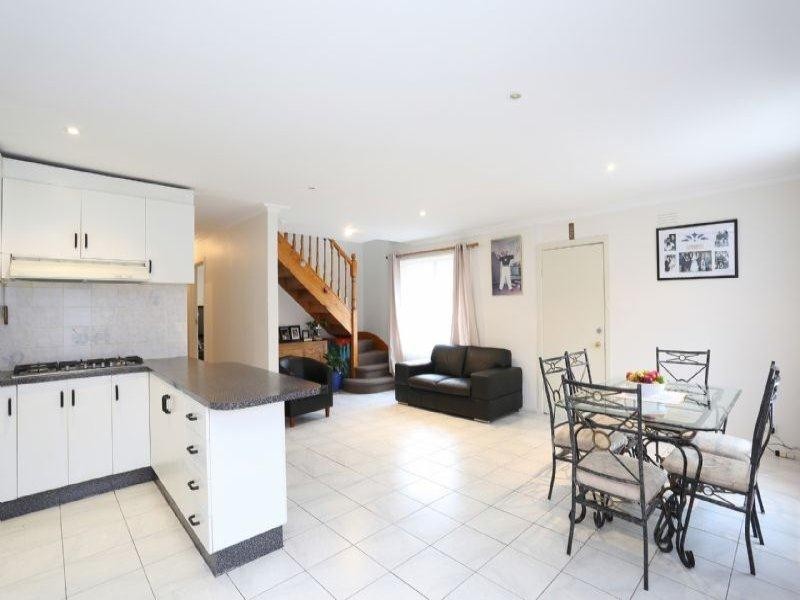 2 Station Avenue, St Albans VIC 3021