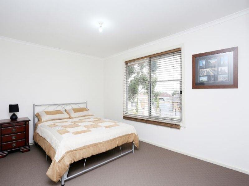 2 Station Avenue, St Albans VIC 3021