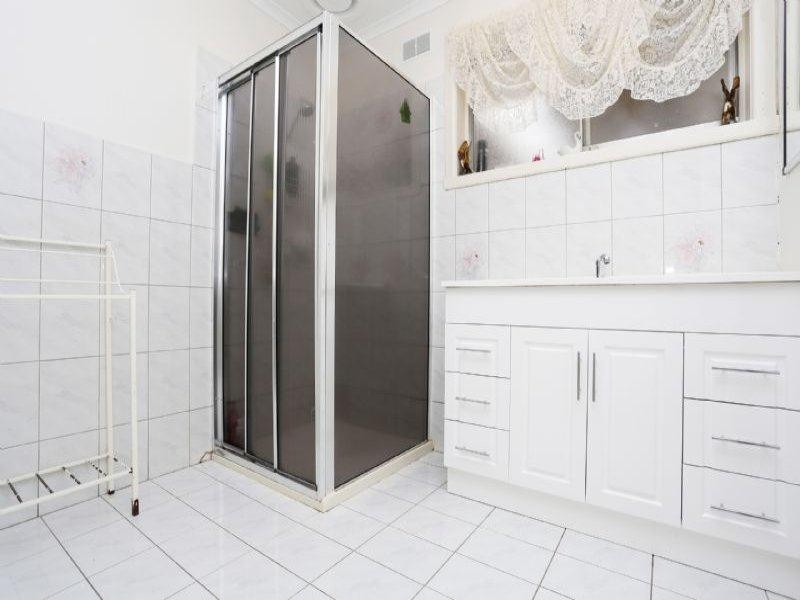 2 Station Avenue, St Albans VIC 3021