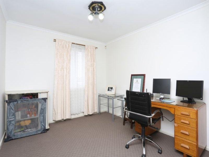 2 Station Avenue, St Albans VIC 3021