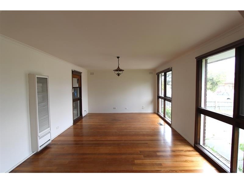 32 Alan Street, Kings Park VIC 3021