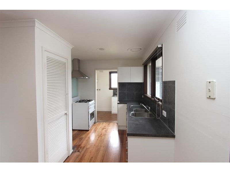 32 Alan Street, Kings Park VIC 3021