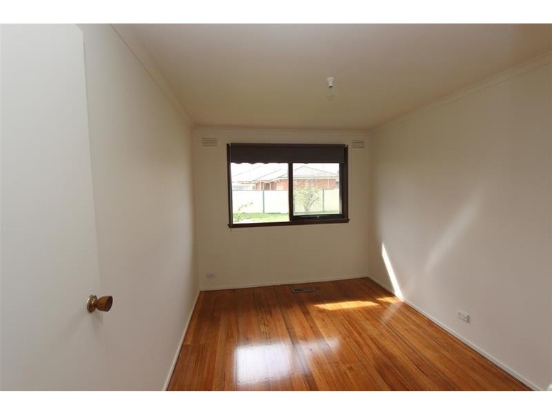 32 Alan Street, Kings Park VIC 3021