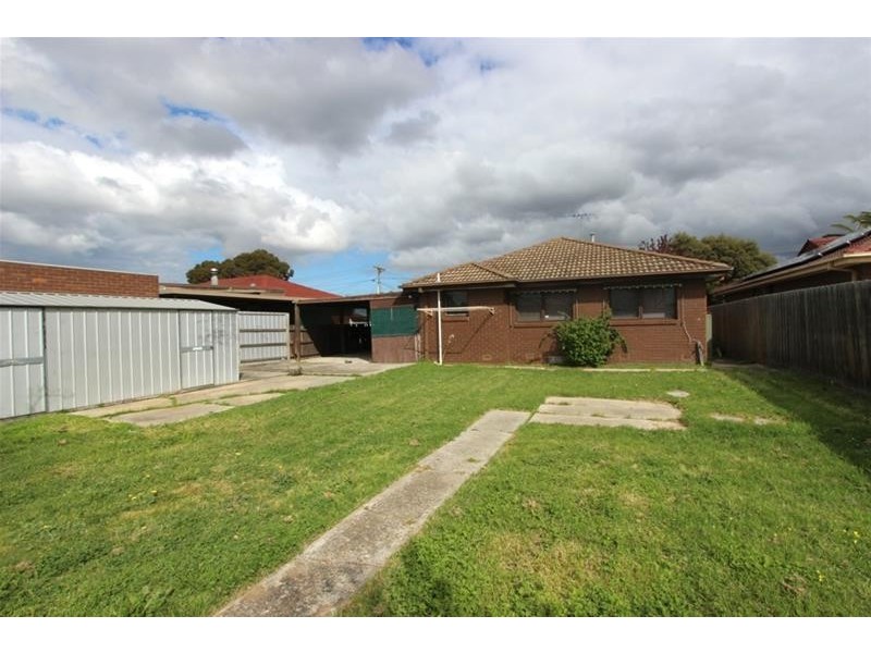 32 Alan Street, Kings Park VIC 3021