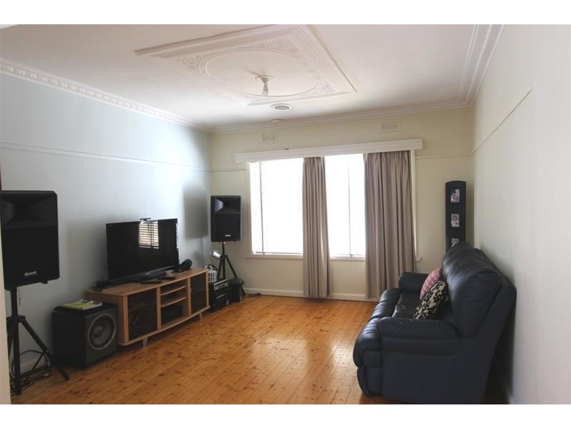 9 Compton Parade, Sunshine North VIC 3020