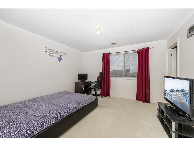 37 The Glades, Taylors Hill VIC 3037