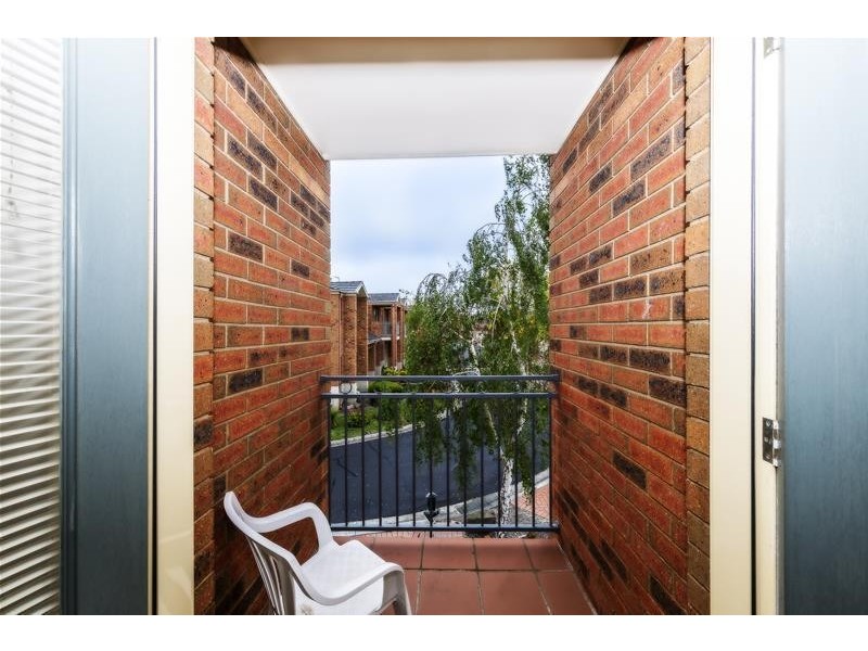 37 The Glades, Taylors Hill VIC 3037