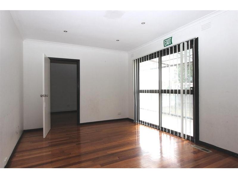 102 East Esplanade, St Albans VIC 3021