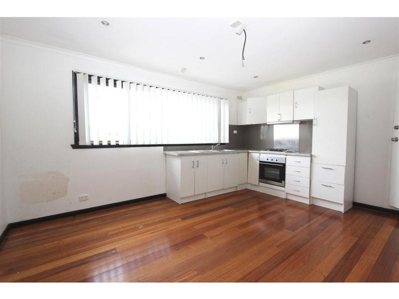 102 East Esplanade, St Albans VIC 3021