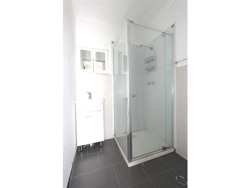 102 East Esplanade, St Albans VIC 3021